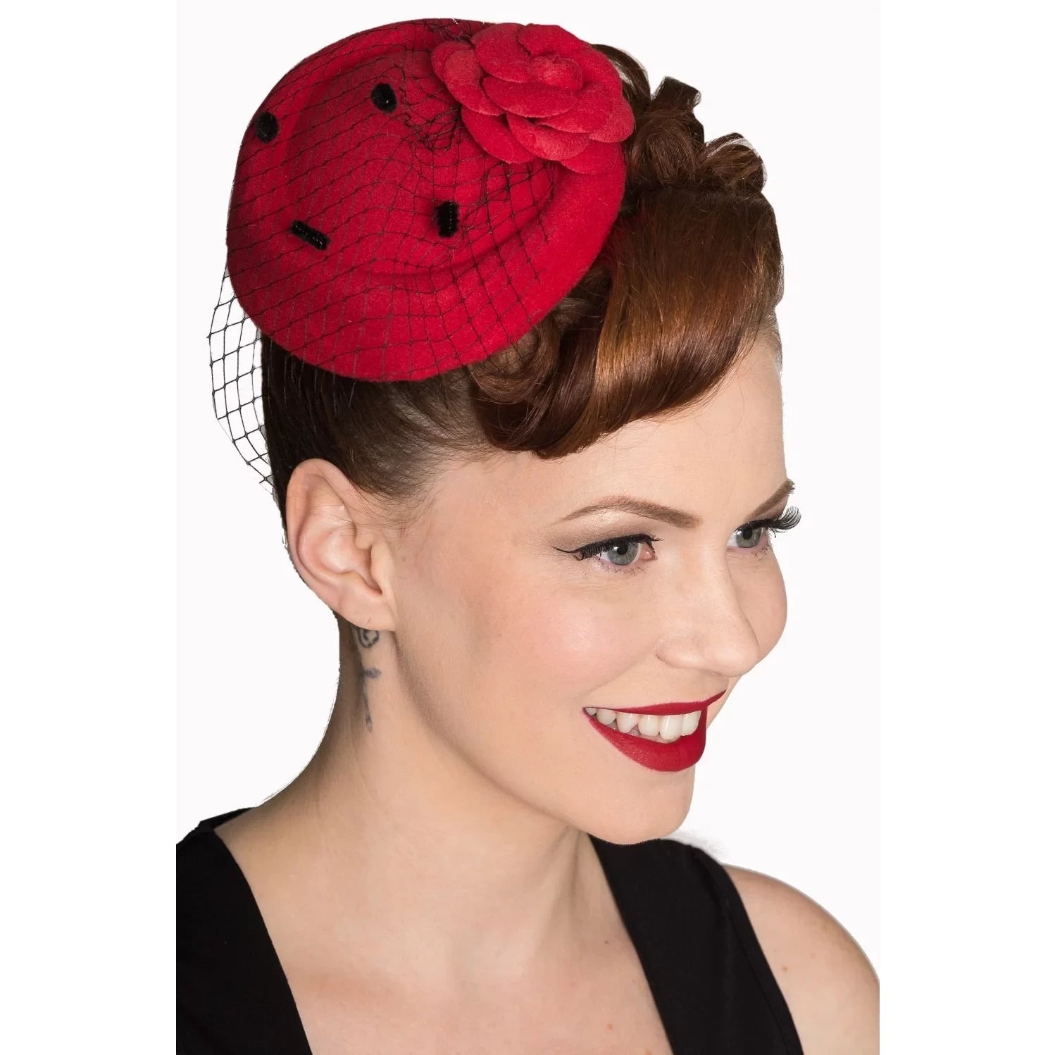 Pillbox top hat fascinator