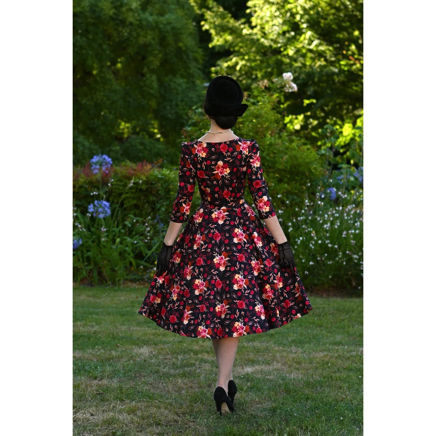 Black Multi Red Floral Print 3/4 Sleeve Sweetheart Neckline 50s Swing Dress With Pockets