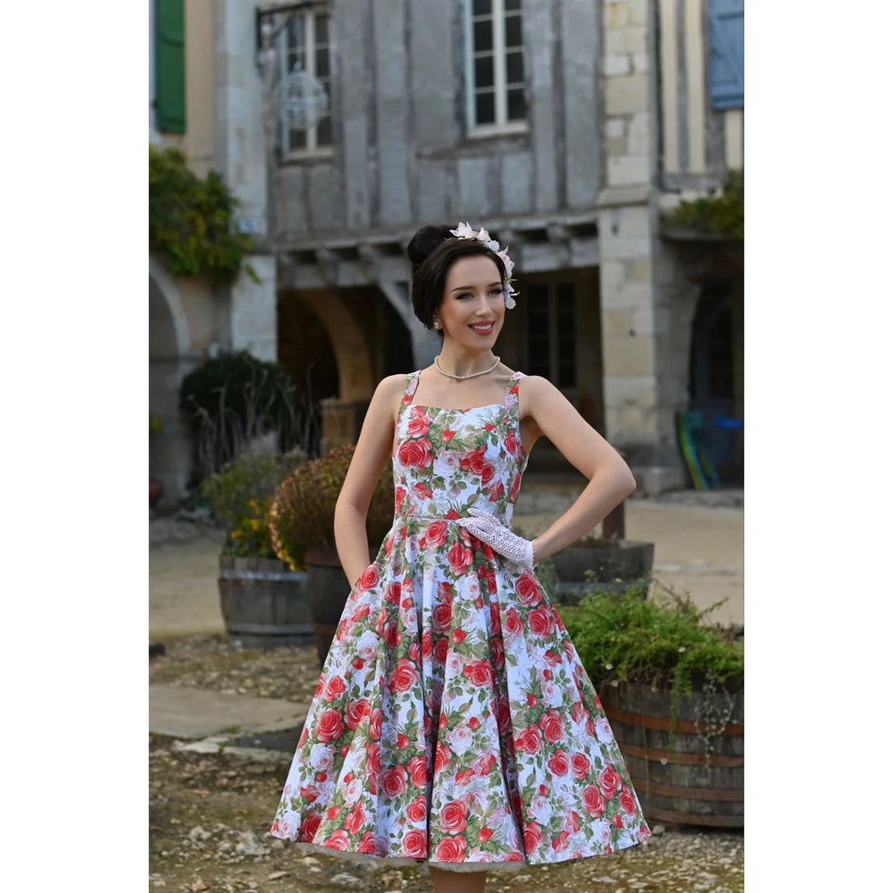 Ivory With Red Rose Bloom Sleeveless 50s Swing Dress with Sweetheart Neckline
