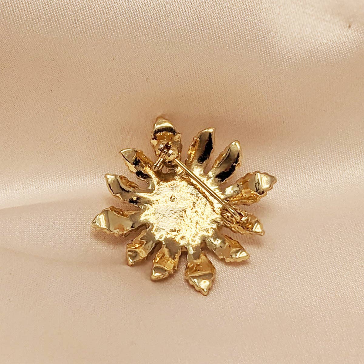 Sunflower 50s Pearl and Gold brooch - Pretty Kitty Fashion