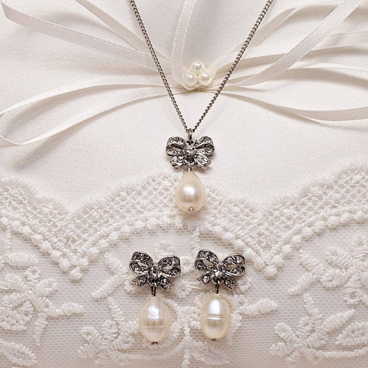 Freshwater pearl bow earrings - Pretty Kitty Fashion