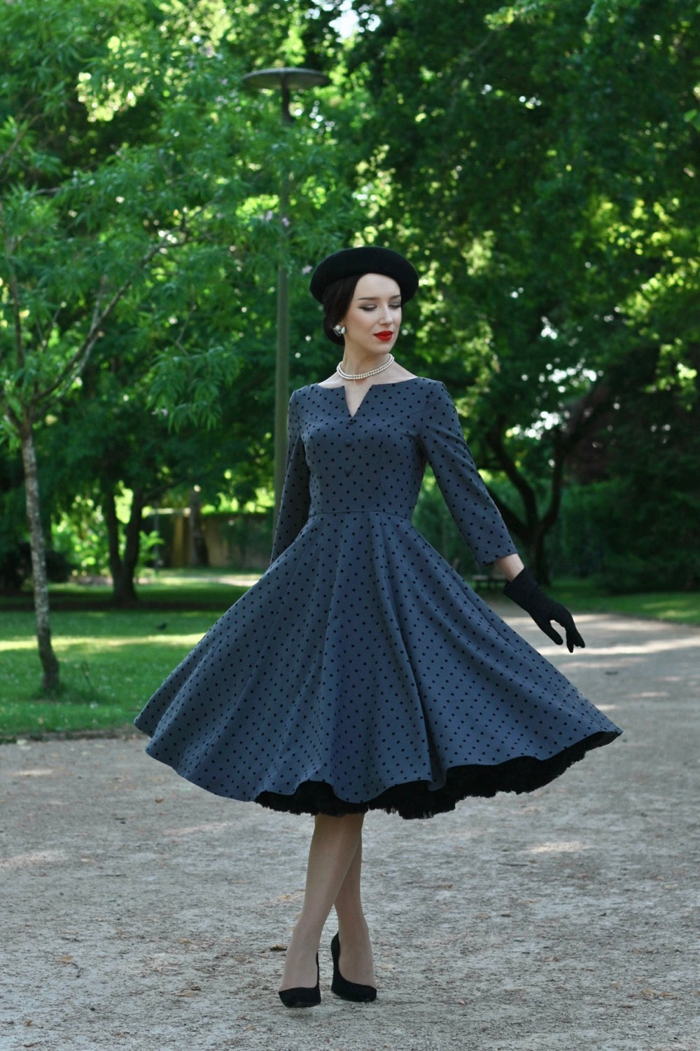 1950s Vintage Style Grey Polka Dot Swing Dress with 3/4 Sleeves & Pockets