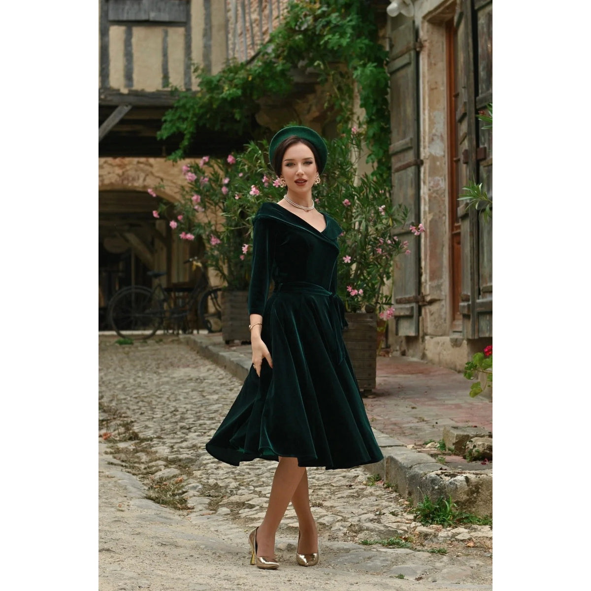 1950s Vintage Style Green Velvet Dress With 3/4 Sleeves and Pockets