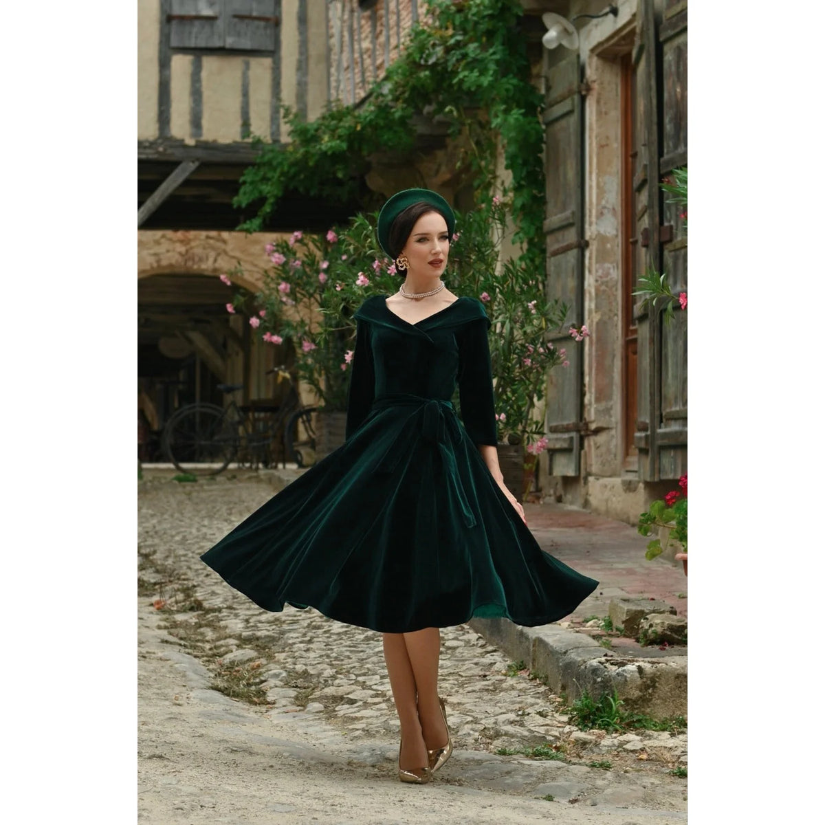 1950s Vintage Style Green Velvet Dress With 3/4 Sleeves and Pockets