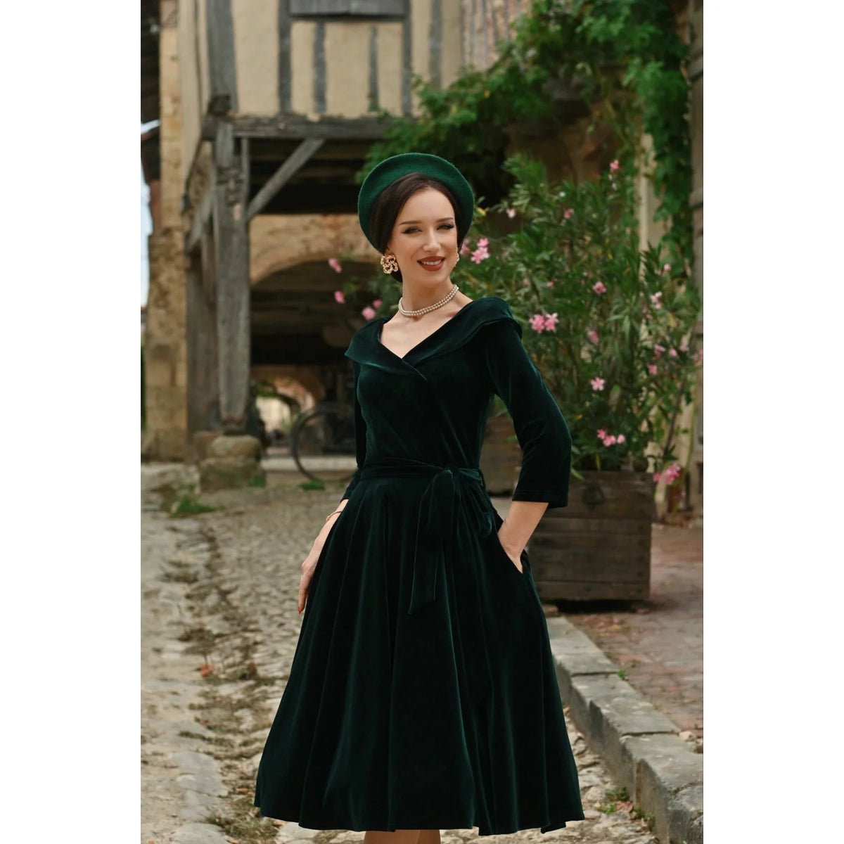 1950s Vintage Style Green Velvet Dress With 3/4 Sleeves and Pockets