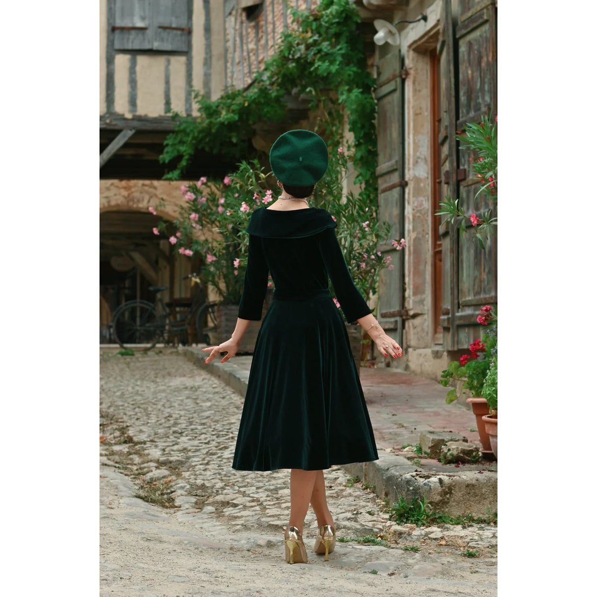 1950s Vintage Style Green Velvet Dress With 3/4 Sleeves and Pockets