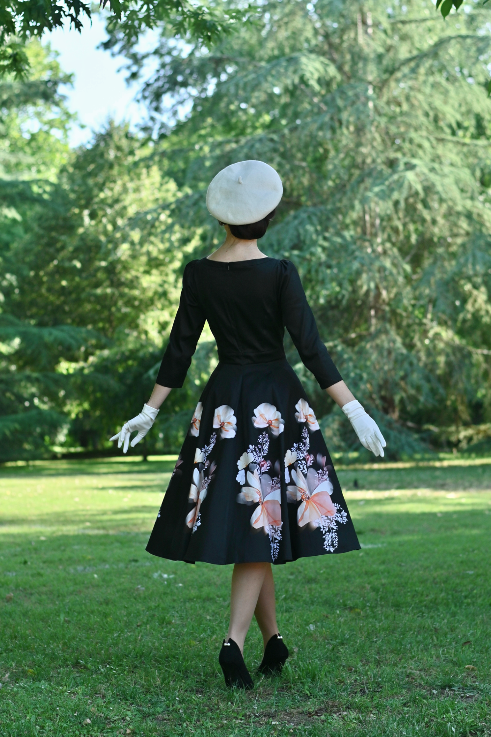 1950s Style Black Floral Border Print Swing Dress with 3/4 Sleeves And Pockets