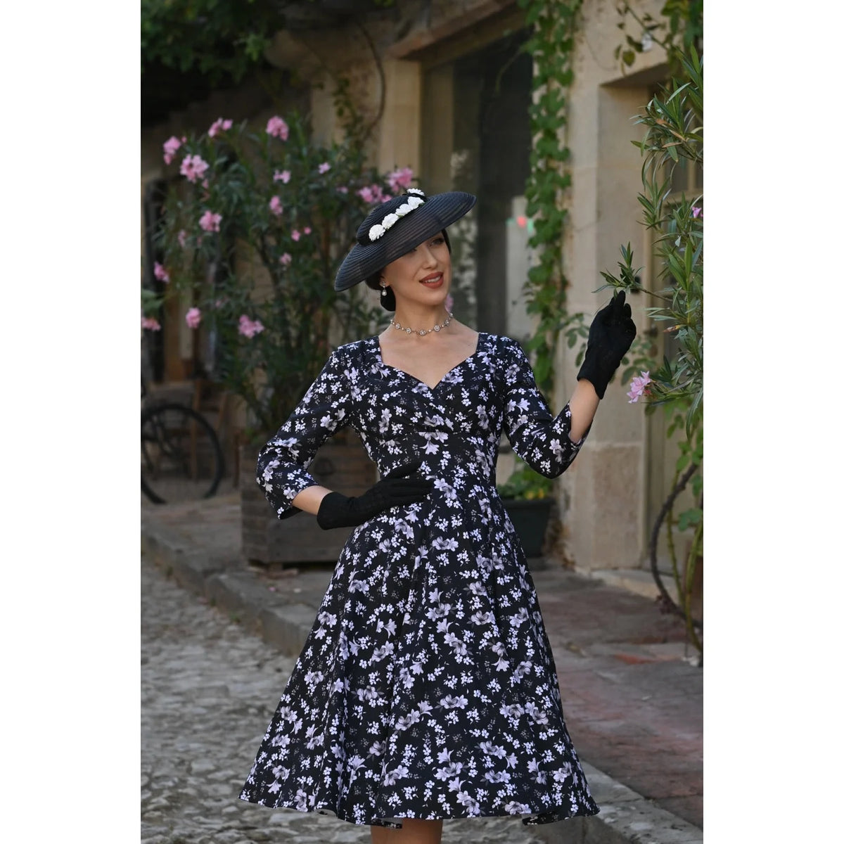 1950s Monochrome Floral Swing Dress with Sweetheart Neck