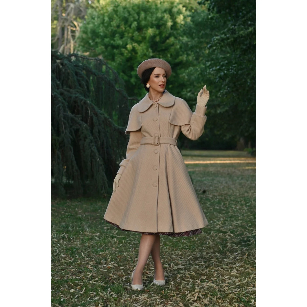 1940s Vintage Style Beige Belted Cape Swing Coat.