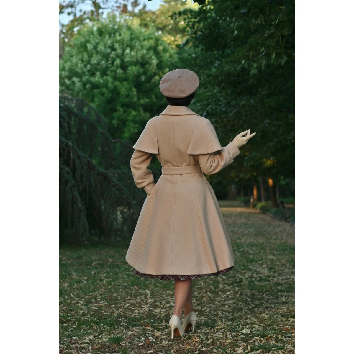 1940s Vintage Style Beige Belted Cape Swing Coat.