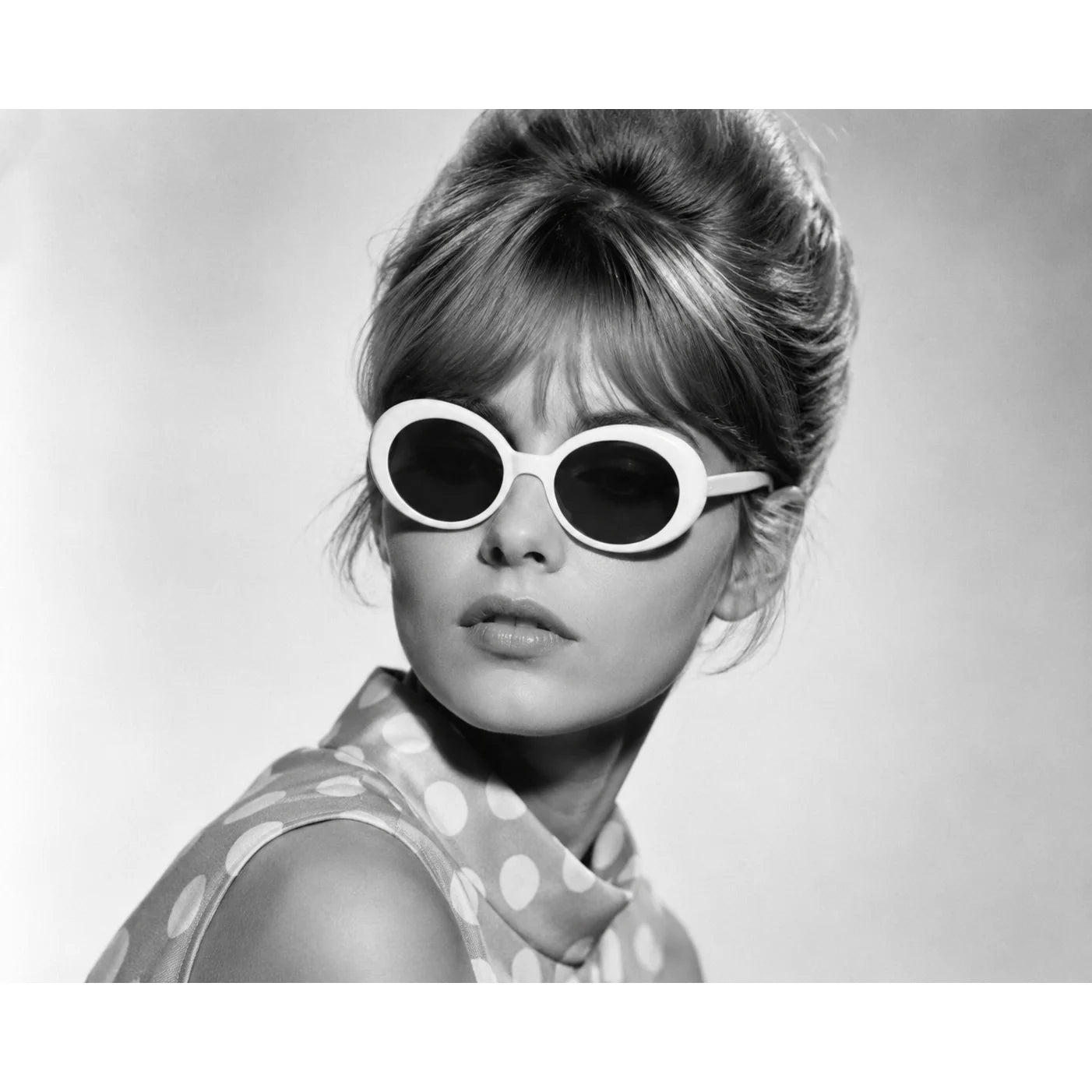 White Vintage Retro Sunglasses