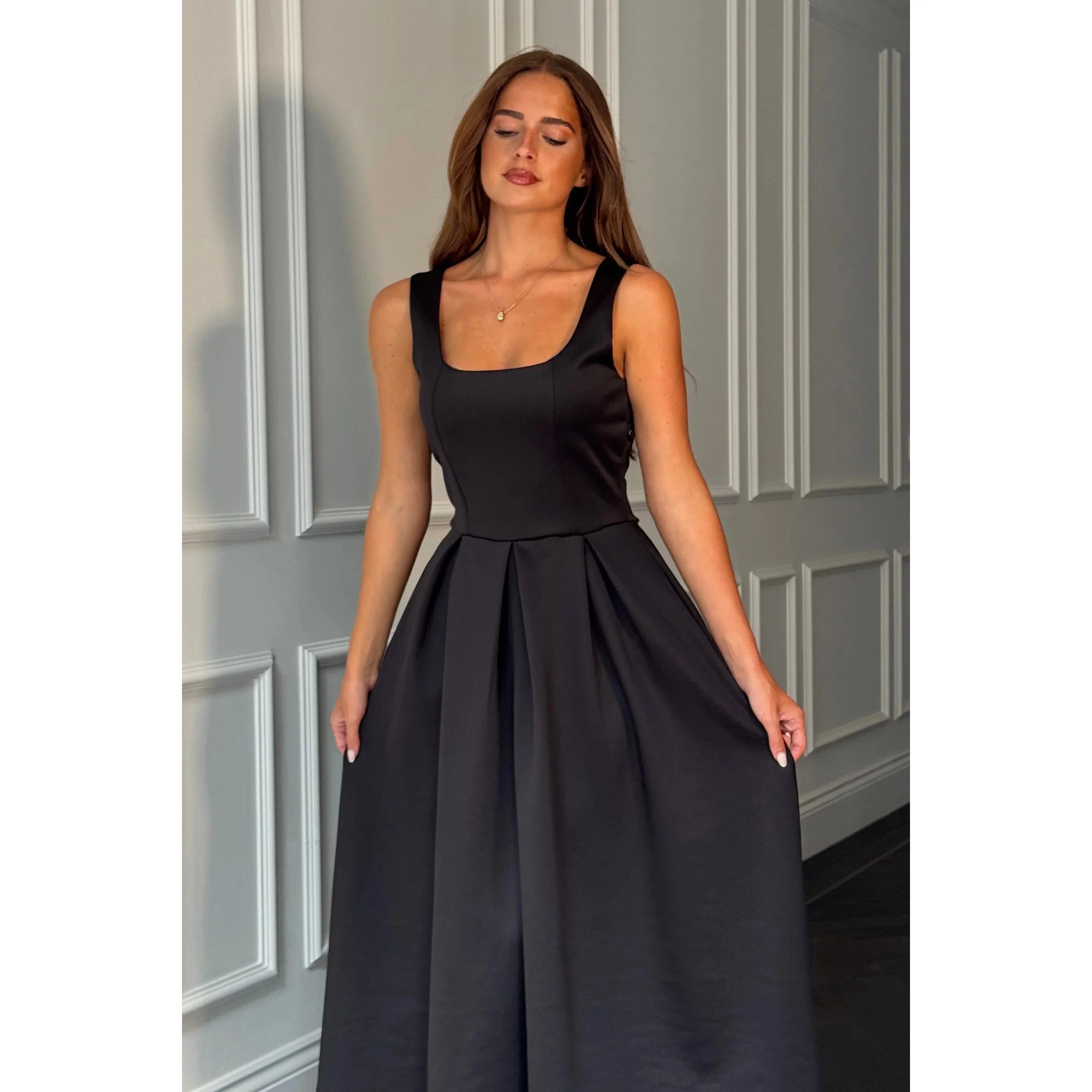 Black Square Neck Pleated Midi Dress With Pockets