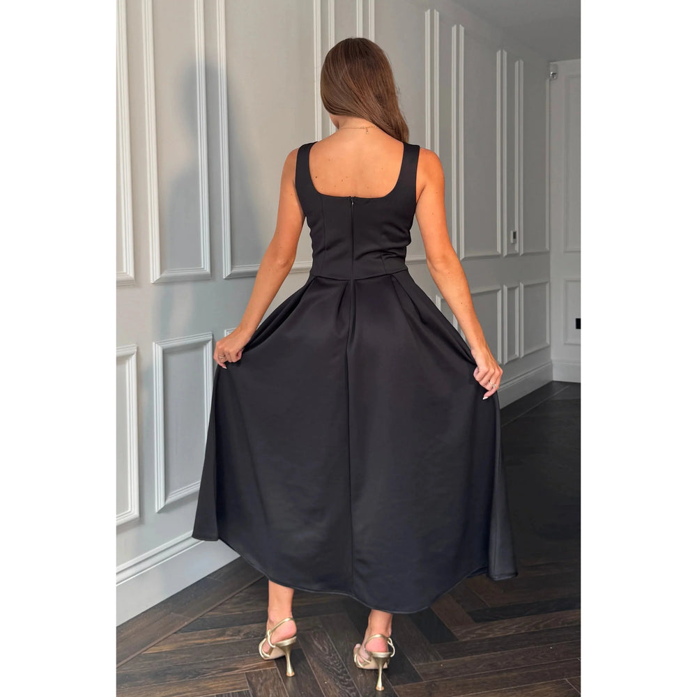 Black Square Neck Pleated Midi Dress With Pockets