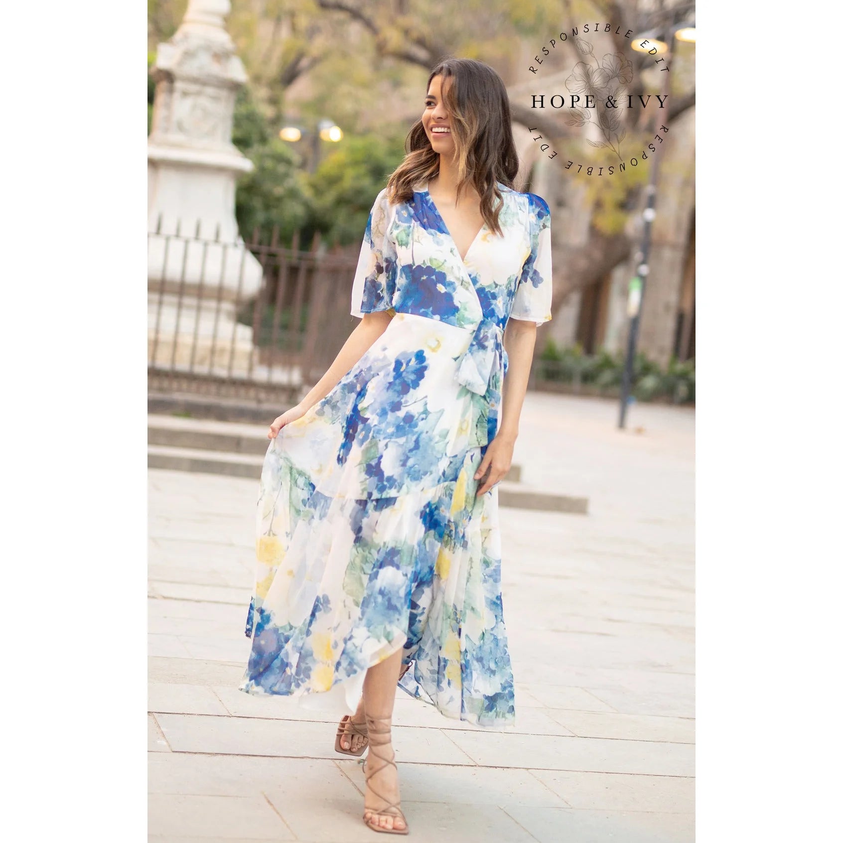 Hope & Ivy White & Blue Floral Print Flutter Sleeve Maxi Wrap